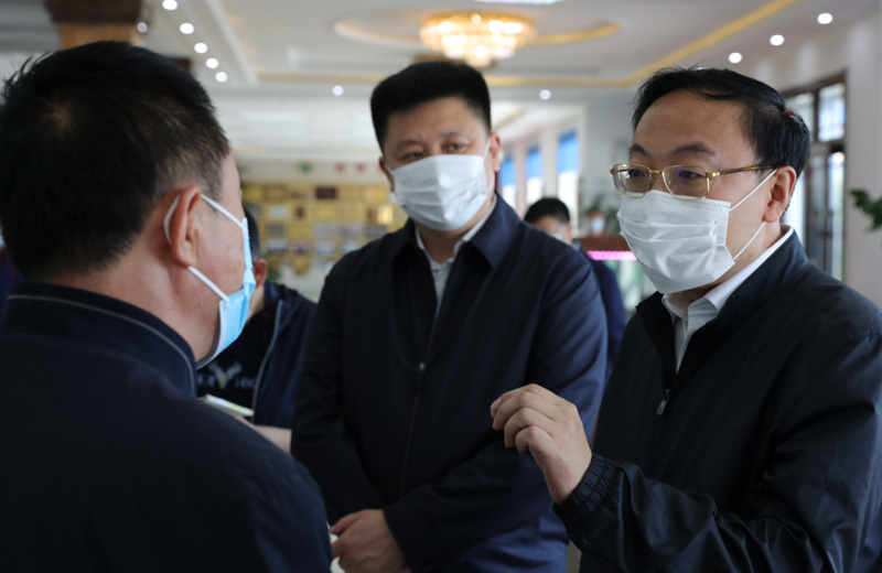 海倫市委書記蒞臨利民萬(wàn)佳鍋爐調(diào)研指導(dǎo)工作