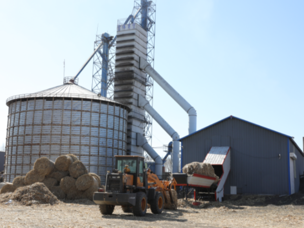 煤價(jià)上漲，糧食烘干用上生物質(zhì)秸稈大包直燃熱風(fēng)爐，一年省下30萬